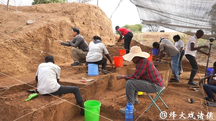 中肯联合考古发现旧石器中晚期石叶技术石制品 中肯联合考古发现旧石器中晚期石叶技术石制品