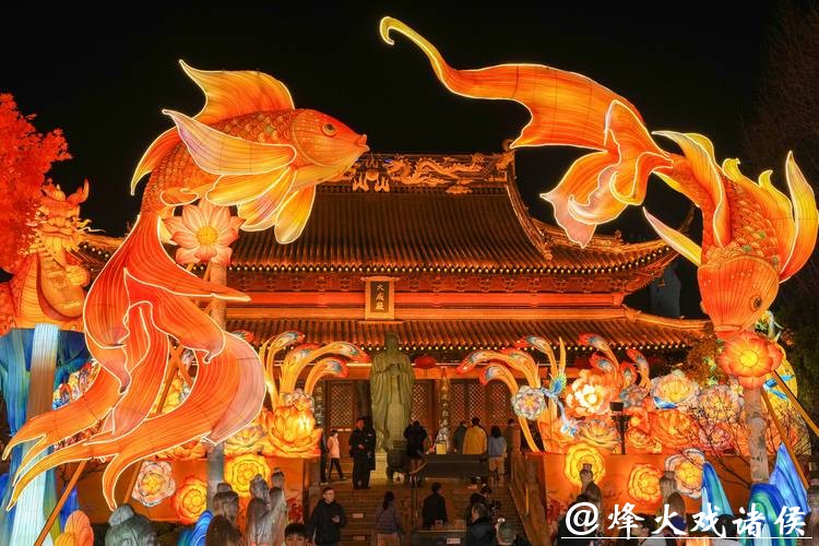 江苏南京：灯彩亮 迎新年