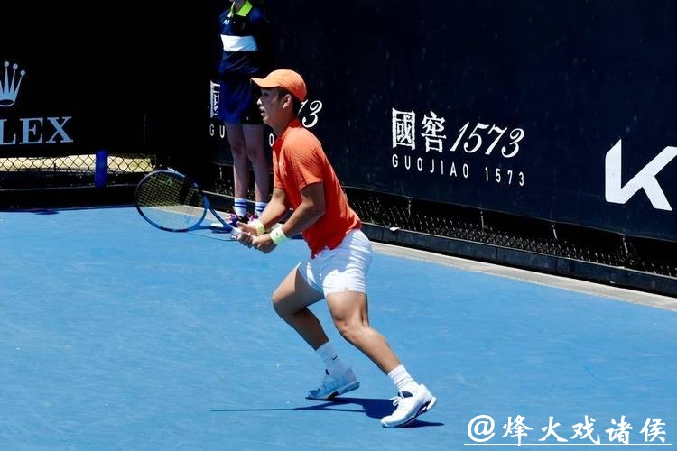 澳网｜蛰伏一年熬过手术康复关，赢球+“送蛋”，商竣程起步顺利