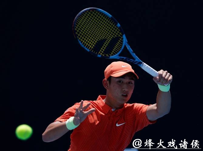 澳网｜蛰伏一年熬过手术康复关，赢球+“送蛋”，商竣程起步顺利